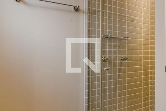 Banheiro da suíte de apartamento para alugar com 1 quarto, 33m² em Pinheiros, São Paulo