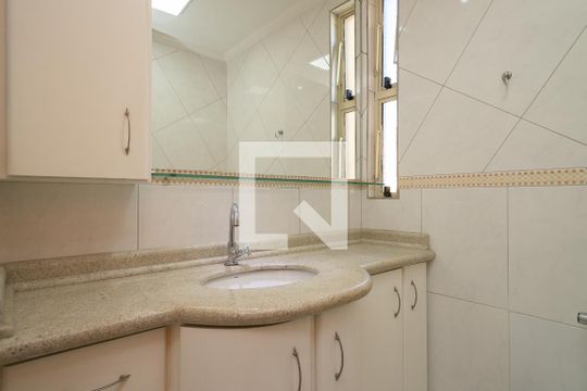 Banheiro de apartamento para alugar com 3 quartos, 64m² em Baeta Neves, São Bernardo do Campo