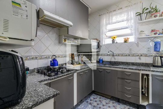 Cozinha de apartamento à venda com 4 quartos, 88m² em Bela Vista, Porto Alegre