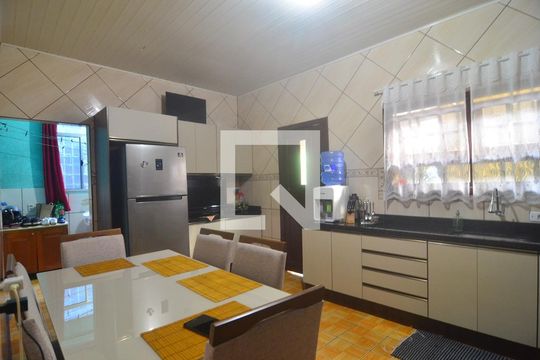 Cozinha de casa à venda com 3 quartos, 120m² em Harmonia, Canoas