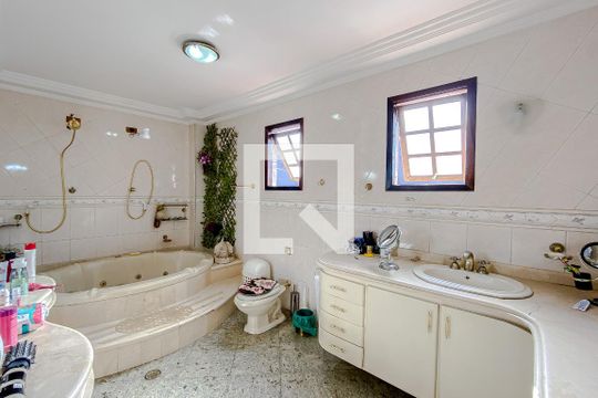 Banheiro da Suíte de casa à venda com 5 quartos, 329m² em Brás, São Paulo