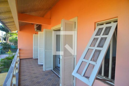 Sacada de casa à venda com 3 quartos, 270m² em Nossa Senhora das Gracas, Canoas