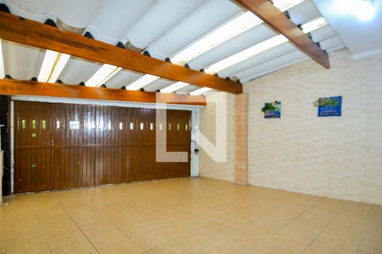 Garagem de casa à venda com 3 quartos, 200m² em Picanço, Guarulhos