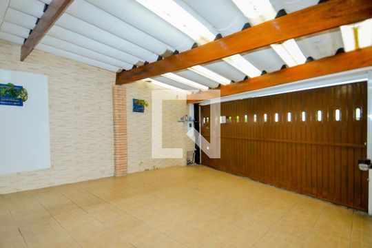 Garagem de casa à venda com 3 quartos, 200m² em Picanço, Guarulhos