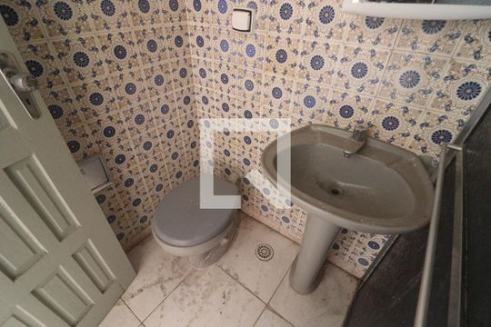 Banheiro  de casa para alugar com 2 quartos, 41m² em Vila Bandeirantes, São Paulo