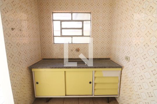 Cozinha  de casa para alugar com 2 quartos, 41m² em Vila Bandeirantes, São Paulo