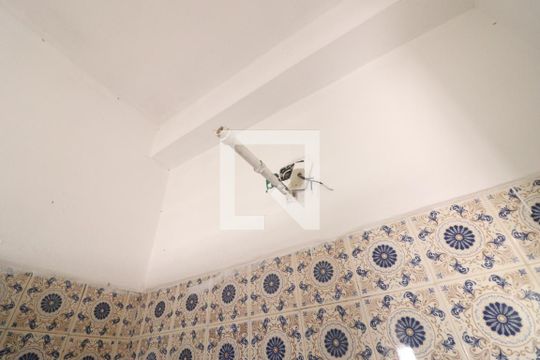 Banheiro  de casa para alugar com 2 quartos, 41m² em Vila Bandeirantes, São Paulo