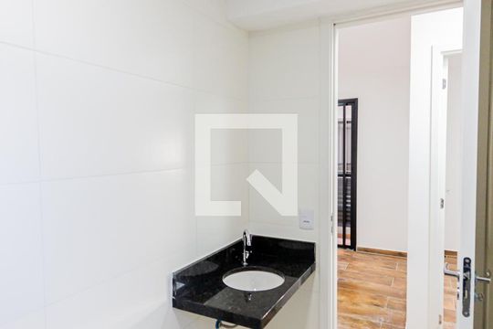 Banheiro de apartamento para alugar com 2 quartos, 40m² em Vila São Pedro, Santo André