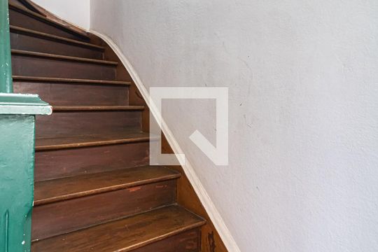 Escada de casa à venda com 7 quartos, 160m² em Vila Romana, São Paulo