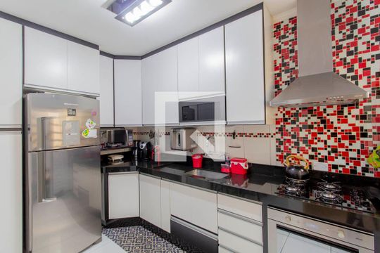 Cozinha  de casa de condomínio à venda com 2 quartos, 98m² em Vila Laís, São Paulo