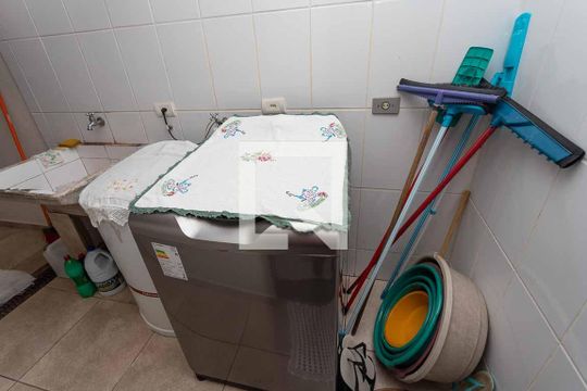 Área de serviço  de casa para alugar com 3 quartos, 132m² em Piraporinha, Diadema