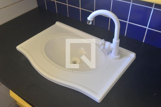Banheiro de apartamento à venda com 8 quartos, 300m² em Estância Velha, Canoas