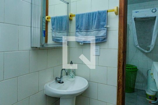 Banheiro 2 de casa à venda com 6 quartos, 280m² em Nossa Senhora das Gracas, Canoas