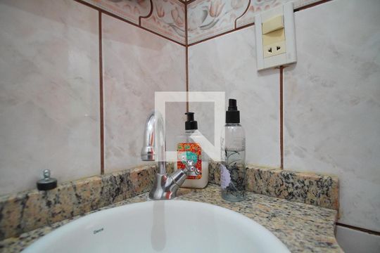 Lavabo de casa à venda com 3 quartos, 200m² em Protásio Alves, Porto Alegre