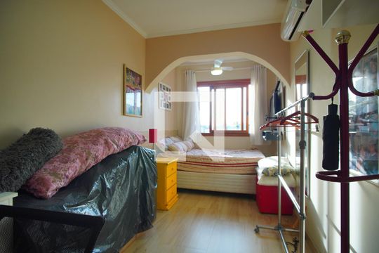Quarto 1 de casa à venda com 3 quartos, 200m² em Protásio Alves, Porto Alegre