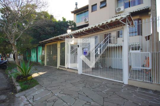 Fachada de casa à venda com 3 quartos, 200m² em Protásio Alves, Porto Alegre
