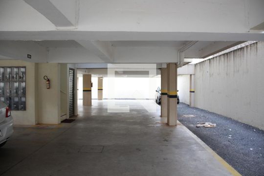 Estacionamento de apartamento para alugar com 2 quartos, 52m² em Tubalina, Uberlândia