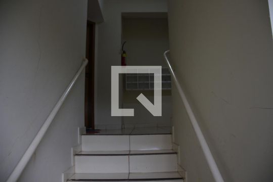 Escada  de apartamento para alugar com 2 quartos, 52m² em Tubalina, Uberlândia