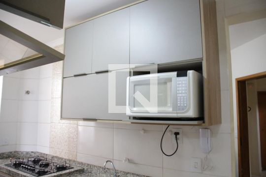 Cozinha de apartamento para alugar com 2 quartos, 52m² em Tubalina, Uberlândia