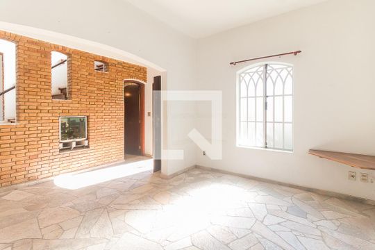 Casa para alugar com 4 quartos, 450m² em Vila Oliveira, Mogi das Cruzes
