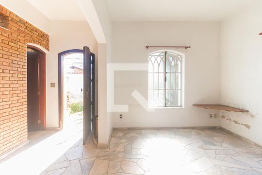 Sala de casa para alugar com 4 quartos, 450m² em Vila Oliveira, Mogi das Cruzes