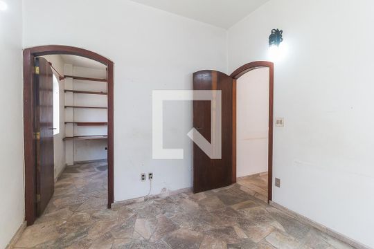 Sala de TV de casa para alugar com 4 quartos, 450m² em Vila Oliveira, Mogi das Cruzes