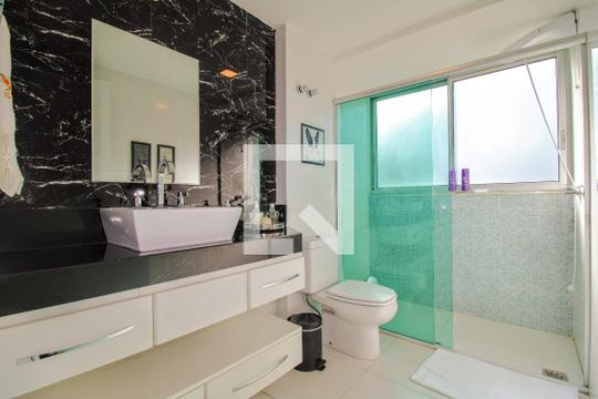Banheiro de apartamento à venda com 3 quartos, 283m² em Buritis, Belo Horizonte