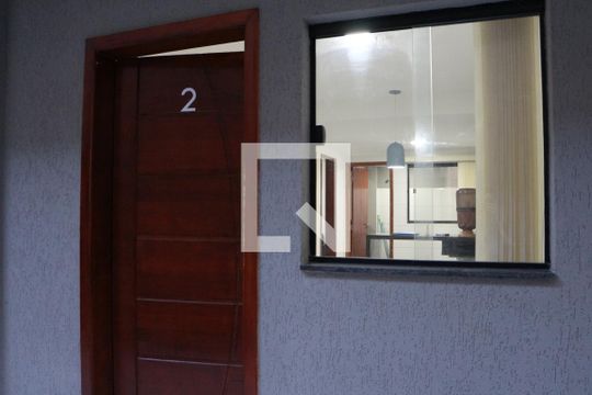 Fachada do bloco de apartamento para alugar com 2 quartos, 42m² em Vila Antonina, São Paulo