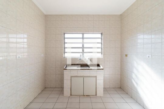 Cozinha de casa para alugar com 1 quarto, 80m² em Vila Pita, São Paulo