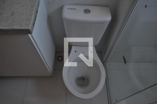 Banheiro de apartamento para alugar com 2 quartos, 40m² em Vila Mazzei, São Paulo