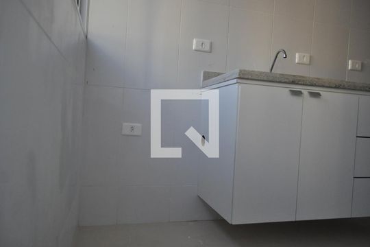 Cozinha de apartamento para alugar com 2 quartos, 40m² em Vila Mazzei, São Paulo