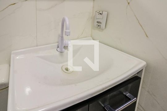 Banheiro de apartamento à venda com 1 quarto, 30m² em Centro Histórico, Porto Alegre