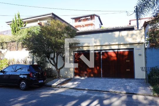 Fachada da casa de casa de condomínio para alugar com 3 quartos, 150m² em Jardim da Glória, Cotia