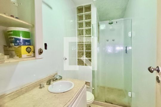 Suíte banheiro  de apartamento à venda com 3 quartos, 280m² em Leblon, Rio de Janeiro