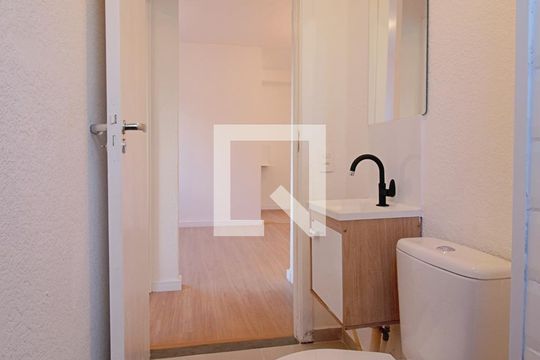 Banheiro  de apartamento para alugar com 2 quartos, 40m² em Vila Andrade, São Paulo