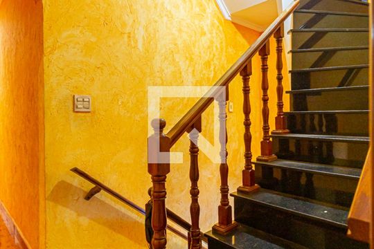 Escada Dormitórios de casa à venda com 4 quartos, 240m² em Vila Progresso, Santo André