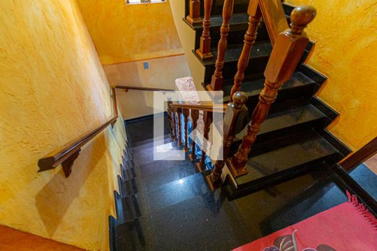 Escada Dormitórios de casa à venda com 4 quartos, 240m² em Vila Progresso, Santo André
