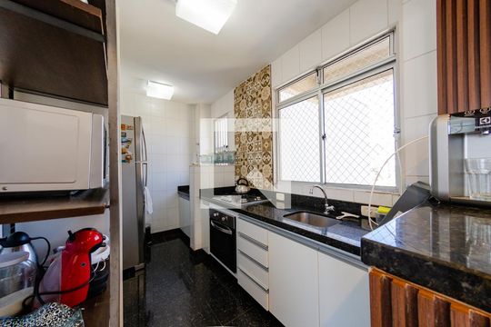 Cozinha de apartamento para alugar com 2 quartos, 130m² em São Pedro, Belo Horizonte