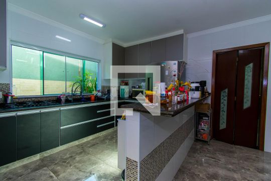 Cozinha de casa para alugar com 3 quartos, 315m² em Jardim Record, São Paulo