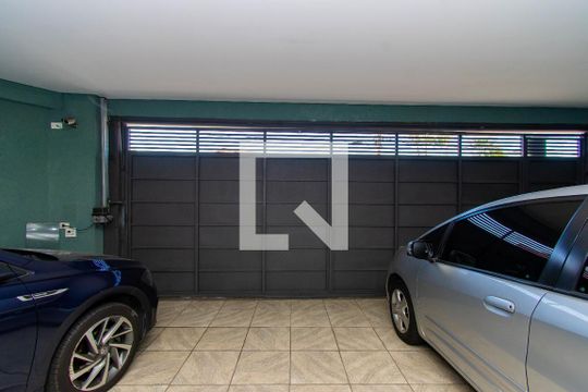 Garagem de casa para alugar com 3 quartos, 315m² em Jardim Record, São Paulo