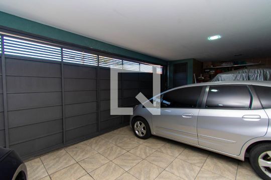 Garagem de casa para alugar com 3 quartos, 315m² em Jardim Record, São Paulo