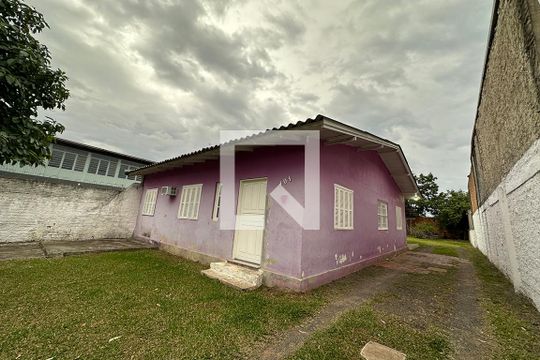 Garagem  de casa à venda com 2 quartos, 150m² em Estância Velha, Canoas