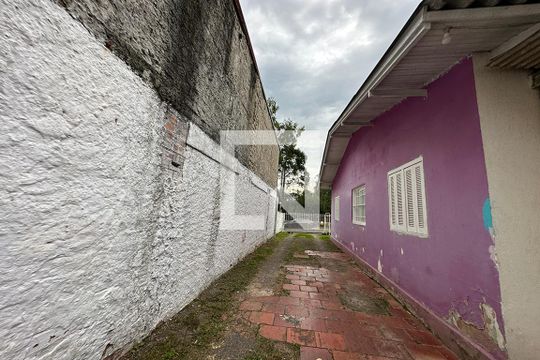 Garagem  de casa à venda com 2 quartos, 150m² em Estância Velha, Canoas