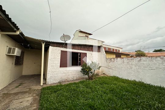 pátio  de casa à venda com 6 quartos, 160m² em Fátima, Canoas