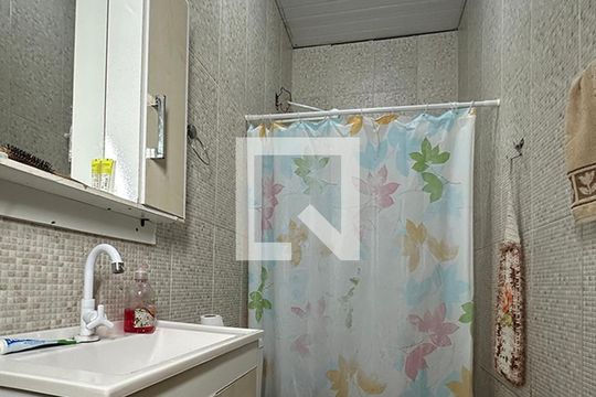 Banheiro 1 casa 1 de casa à venda com 6 quartos, 160m² em Fátima, Canoas
