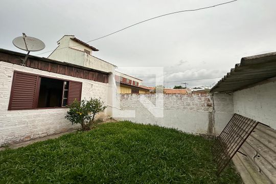 pátio  de casa à venda com 6 quartos, 160m² em Fátima, Canoas