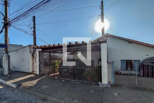 Fachada de casa à venda com 3 quartos, 170m² em Vila Conde do Pinhal, São Paulo