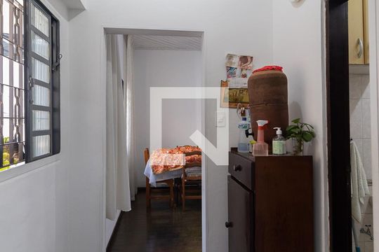 Corredor de casa à venda com 3 quartos, 170m² em Vila Conde do Pinhal, São Paulo