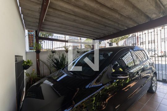 Garagem  de casa à venda com 3 quartos, 170m² em Vila Conde do Pinhal, São Paulo