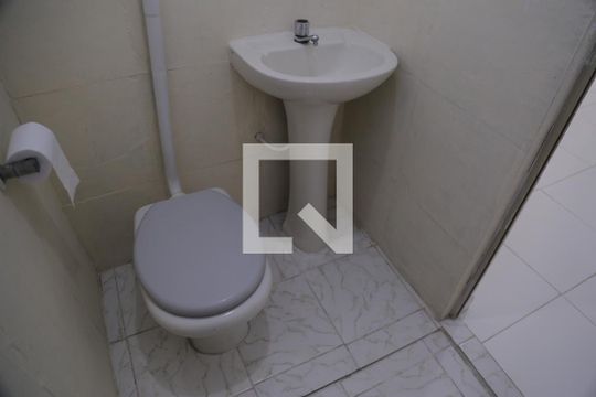 Banheiro de casa para alugar com 1 quarto, 40m² em Vila Cavaton, São Paulo